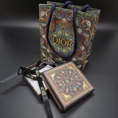 حلق ديور Dior ذهبي