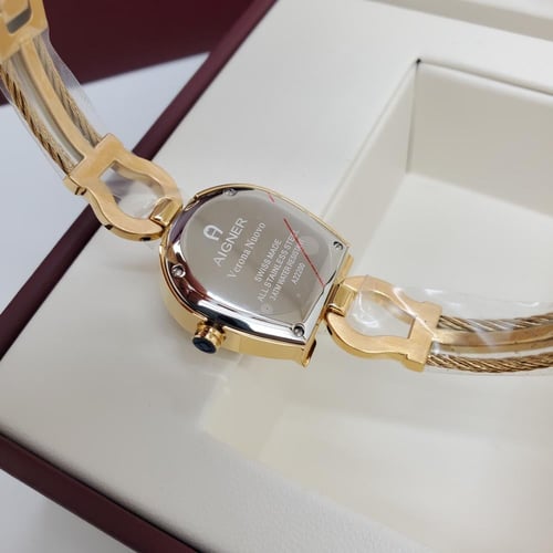 ساعة اقنر نسائي