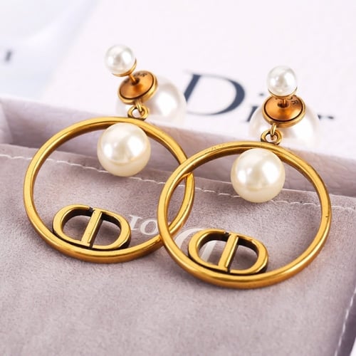 حلق ديور Dior ذهبي