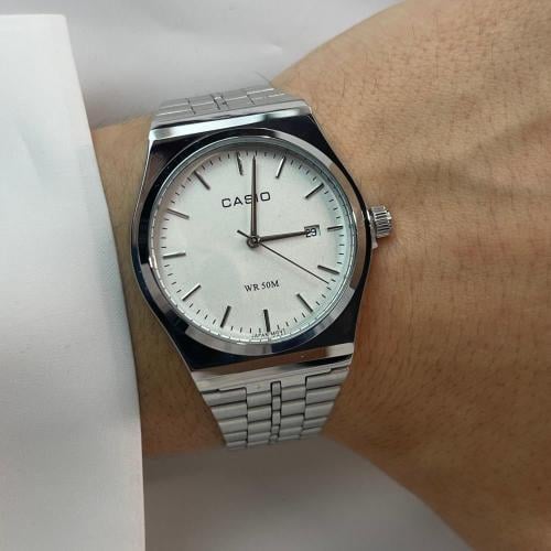 ساعة كاسيو ابيض