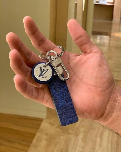 ميدالية لويس فيتون كحلي