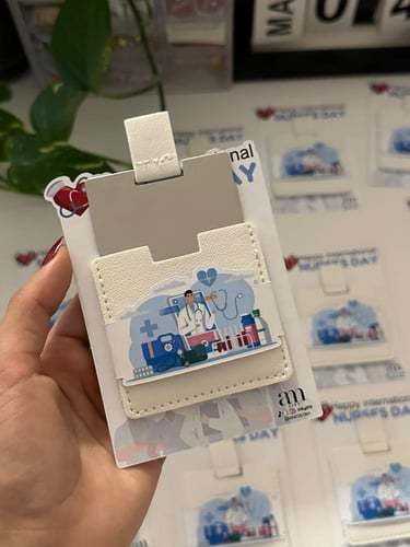 مرايه بغلاف مصنوع من الجلد