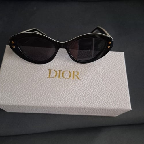 نظارة ديور مع الملحقات