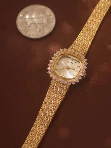 ساعة مطلية بذهب عيار24