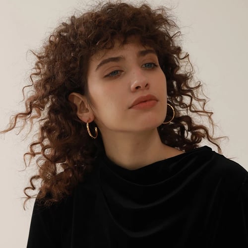 حلق ذهبي من الزركون