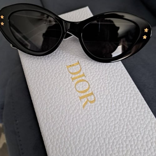 نظارة ديور مع الملحقات