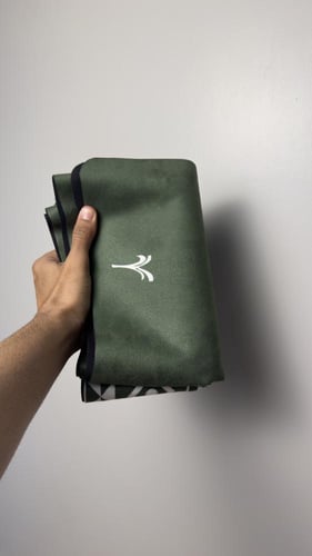 انتماء - بساط تمرين خفيف بلون اخضر مخملي فاخر "رقي...