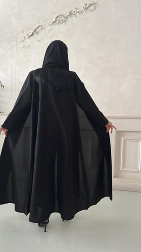 عباية سَمْراء