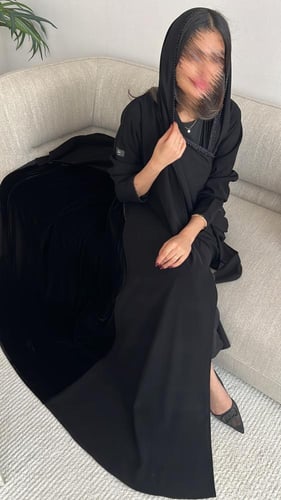 عباية برَّاقة