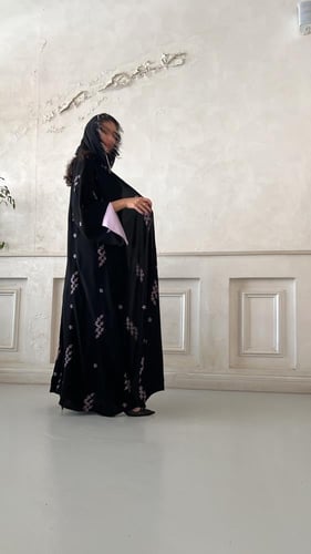 عباية وَرد