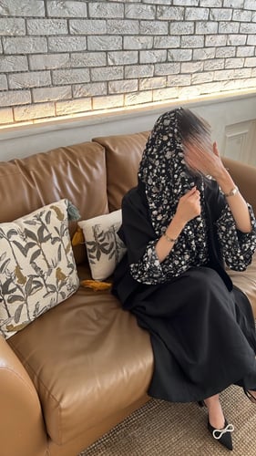 عباية عَبَق
