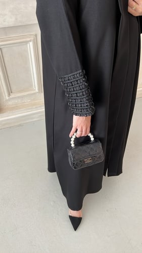 عباية مُزدانه