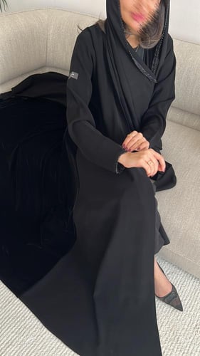 عباية برَّاقة