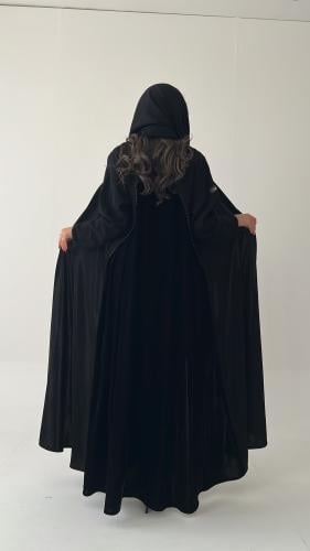 عباية برَّاقة