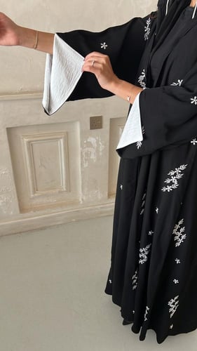 عباية وَرد
