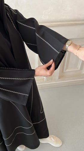 عباية لافِتَه