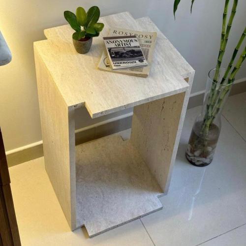 طاولة جانبية