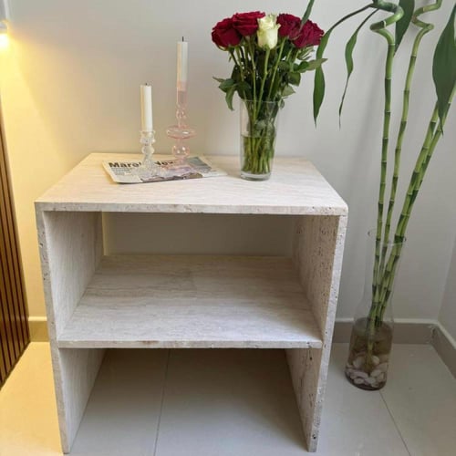 طاولة جانبية