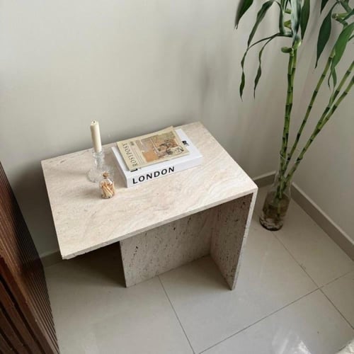 طاولة جانبية