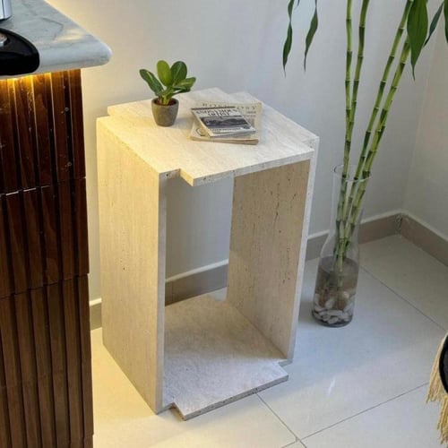 طاولة جانبية