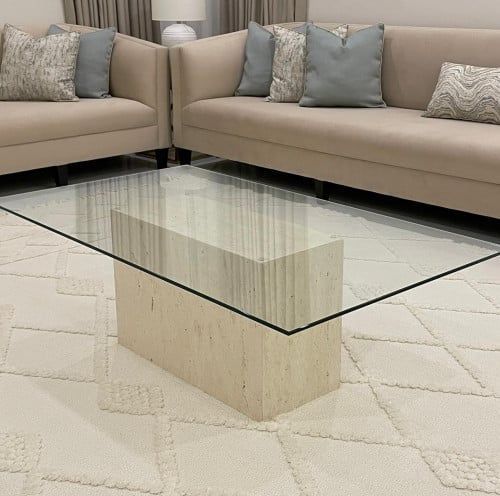 طاولة قهوة بسطح زجاج