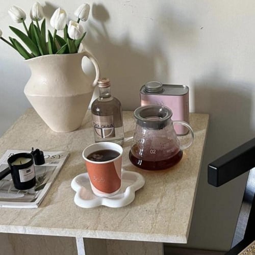 طاولة جانبية