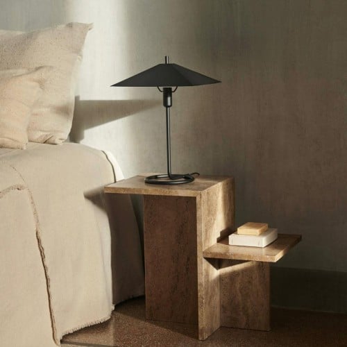 طاولة جانبية