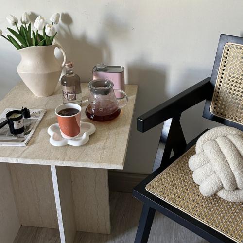 طاولة جانبية