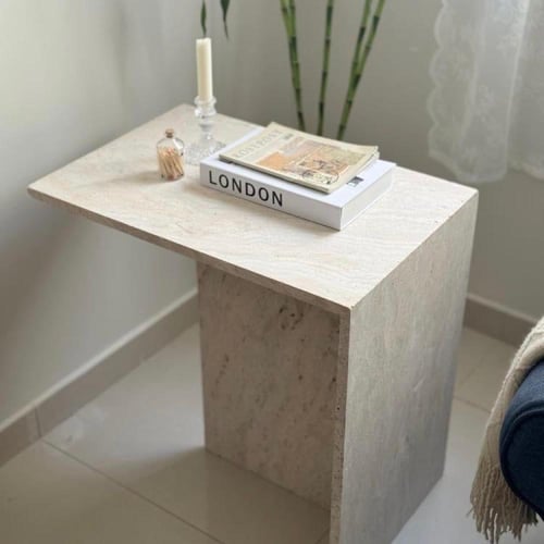 طاولة جانبية