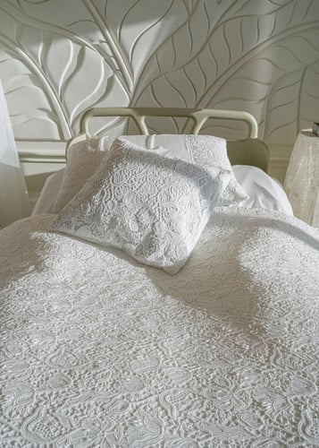 Unique dantela cover