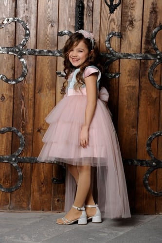 فستان أنيق باللون الزهري والتيفاني مميز بالتل بتصم...