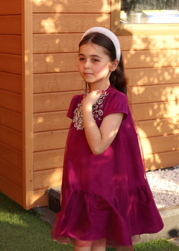 فستان بناتي فخم باللون الفوشي بتطريز فاخر