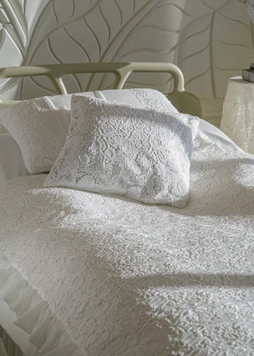 Unique dantela cover