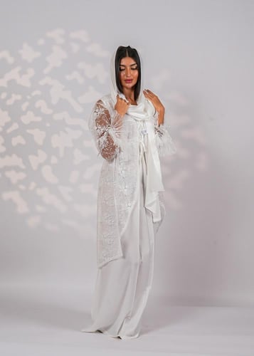 روب عصري بالدانتيل