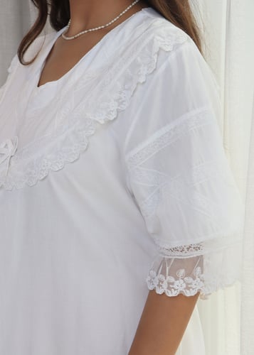 قميص كلاسيك نص كم بالدانتيل