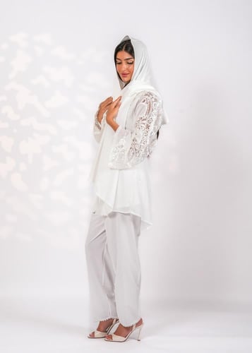 بجامة نفاس راقية مميزة بالدانتيل