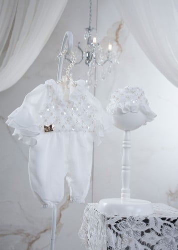 افرول اوف وايت بتصميم فاخر وأنيق