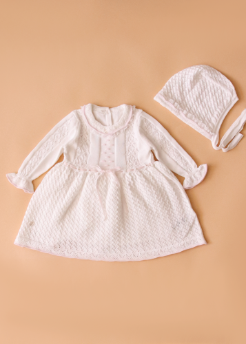 فستان راقي بتصميم أسباني مميز