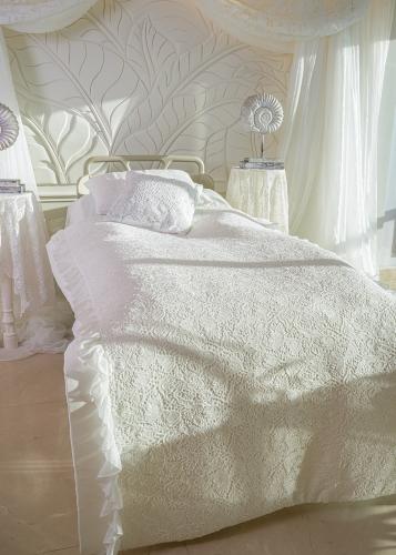 Unique dantela cover