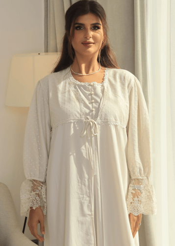 روب استقبال مزين بالتل والدانتيل