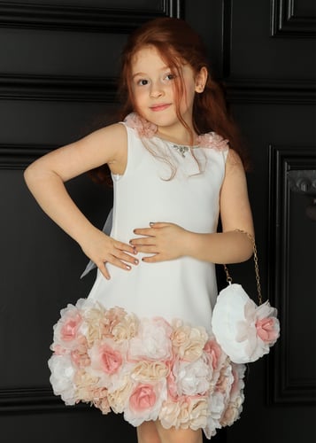 فستان اوف وايت فاخر مميز بالكريستال والورد الراقي...