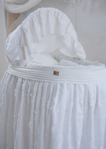 سرير اوف وايت أنيق من الركامة