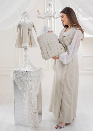 مجموعة الإستقبال الفاخرة من اللون البيج باضافة الت...