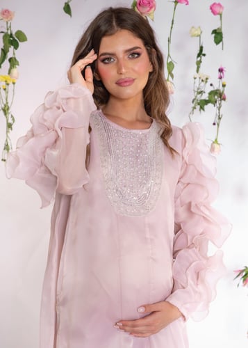 فستان اورقنزا راقي باكمام رفلز