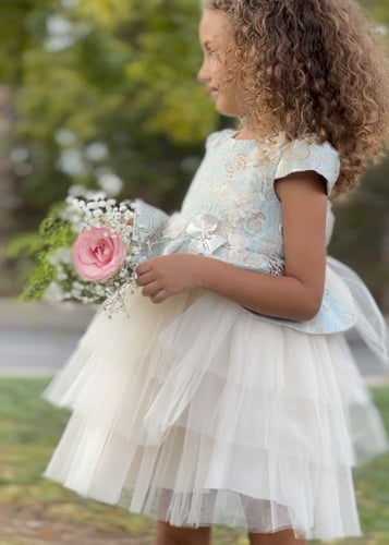 فستان تيفاني راقي من خامة الجاكار المميزة