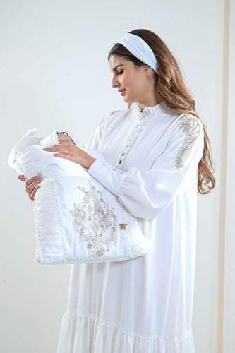 مجموعة استقبال باللون الاوف وايت مميزة بتصميم عصري...