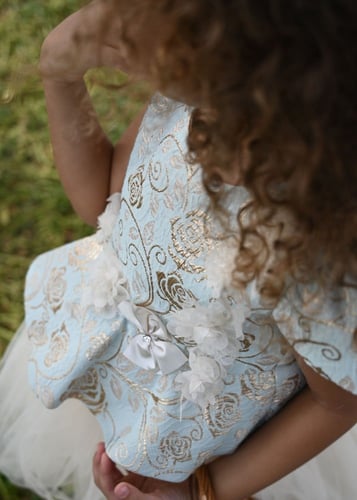 فستان تيفاني راقي من خامة الجاكار المميزة