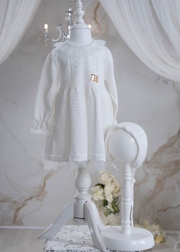 فستان اوف وايت راقي بتصميم أسباني مميز