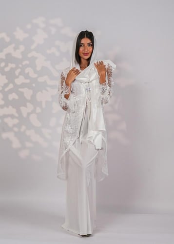 روب عصري بالدانتيل