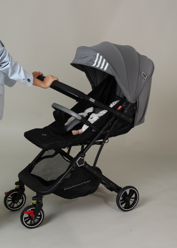 عربية اطفال أنيقه من اللون الرماردي